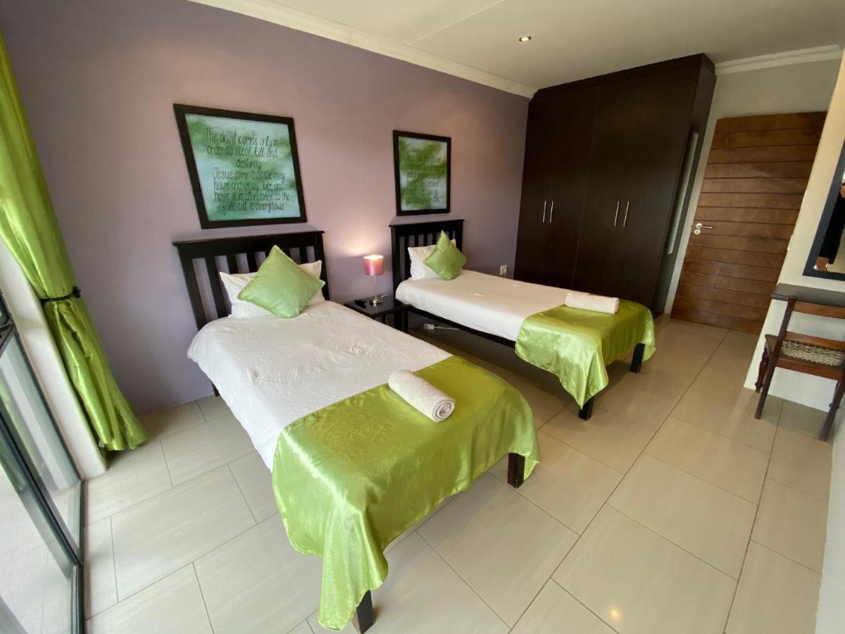 Hotel Haus Holzapfel Beaufort West Exterior foto