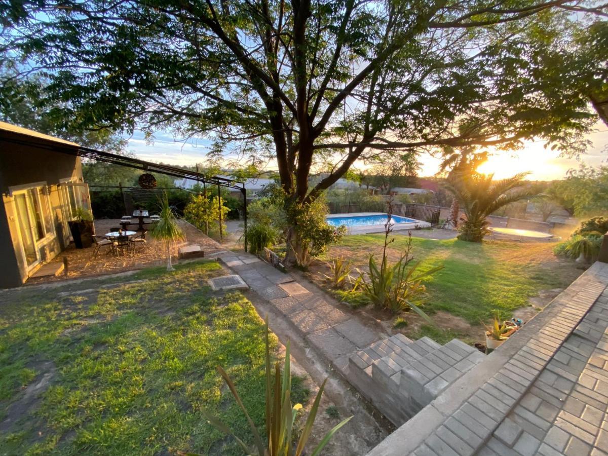 Hotel Haus Holzapfel Beaufort West Exterior foto